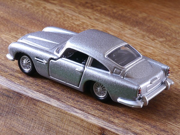 トミカプレミアム アストンマーティン Db5 ミニカーのレビューブログ2