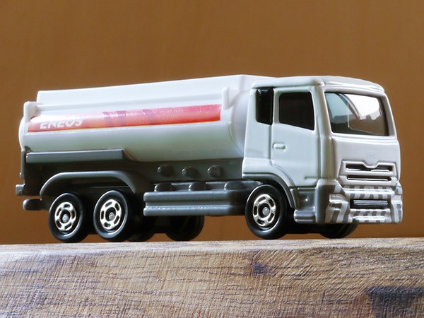 トミカ UDトラックス90周年記念ミニカー 非売品 トミカ UDトラックス90