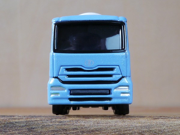 トミカ No.053 UDトラックス クオン ミキサー車 : ミニカーの