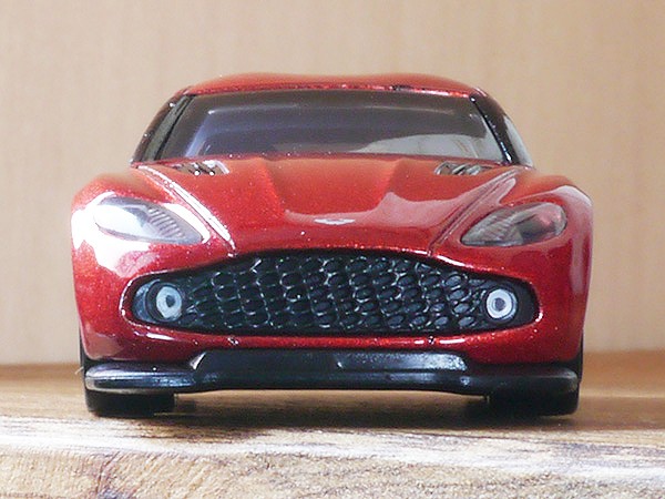 トミカ No.10 アストンマーティン ヴァンキッシュ ザガート : ミニカー
