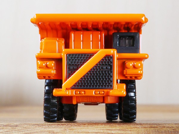 ズッシリ重い トミカのダンプカー ミニカーのレビューブログ2