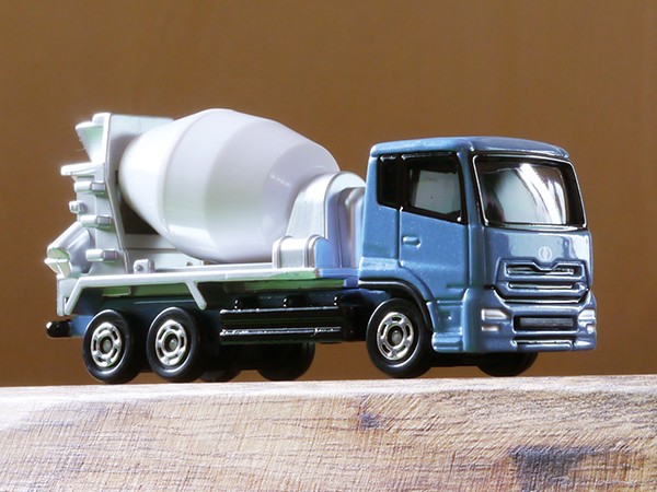 トミカ No.053 UDトラックス クオン ミキサー車 : ミニカーの