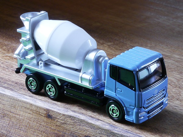 トミカ No.053 UDトラックス クオン ミキサー車 : ミニカーの