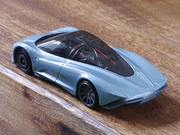 ホットウィール マクラーレン スピードテール : ミニカーの
