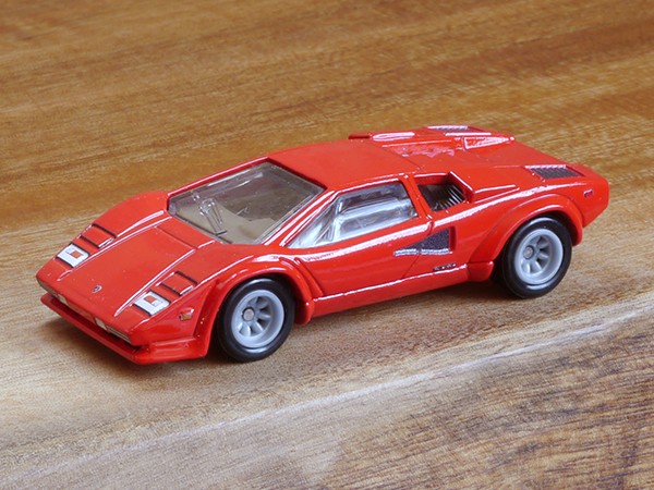 ホットウィール ランボルギーニ カウンタック lp 5000 QV チェイス Amazon.com: Lamborghini Countach LP 5000 QV Yellow