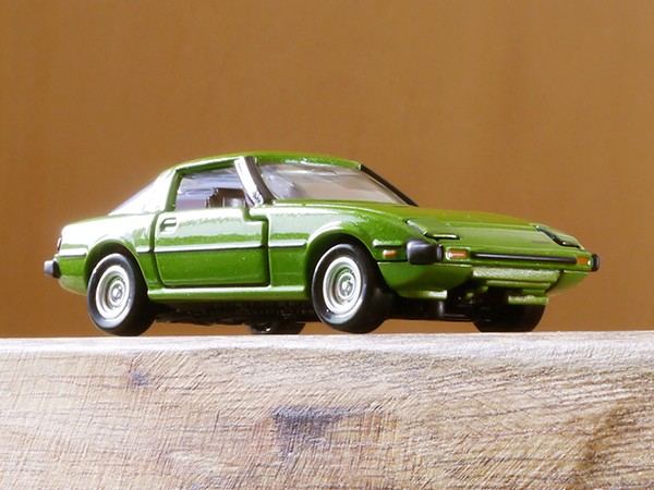 トミカプレミアム 29 マツダ サバンナ RX-7 (SA22C) : ミニカー