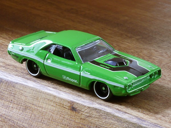 ホットウィール '70 ダッジ ヘミ チャレンジャー : ミニカーのレビュー