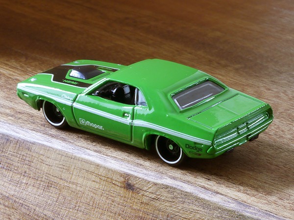 ホットウィール '70 ダッジ ヘミ チャレンジャー : ミニカーのレビュー