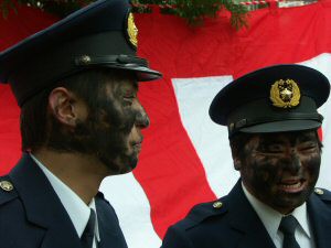 奇祭 すみつけ祭り まっ黒だ