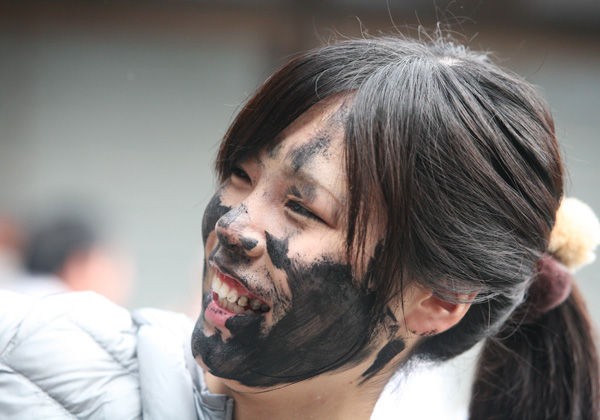 奇祭 すみつけ祭り まっ黒だ