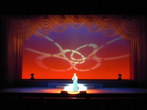 カラオケでムービングライト : 演出照明で面白い？～Lighting