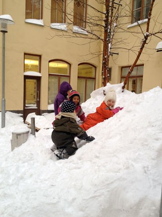 フィンランド発 寒い冬でも元気に外で遊ぶ子どもたちの防寒対策 Mamapicks 子育て 育児 教育ニュース コラムサイト