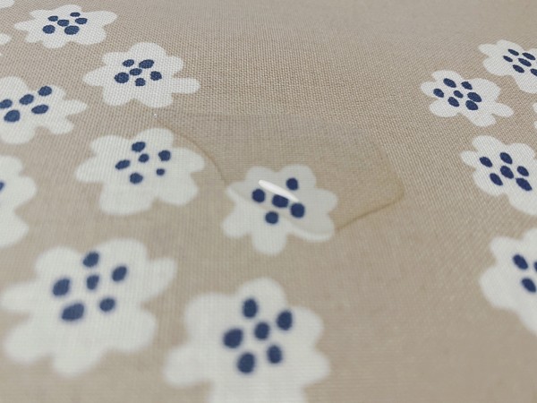 marimekko （マリメッコ）撥水加工生地をテーブルクロスで使用して2か
