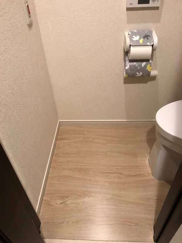 賃貸ok 何度も貼ってはがせるフロアタイルでトイレのdiyに挑戦 まめ S Home Powered By ライブドアブログ