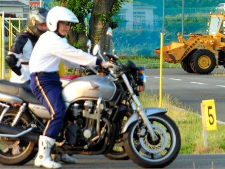 津波が来たら 二輪の方が逃げやすい 被災地の教習所ではバイクの教習生が急増 バイクと