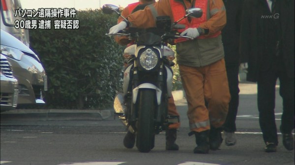 遠隔操作事件の容疑者 バイクもオタク 写真ではトリック弄し 推理アニメの犯人のよう バイクと