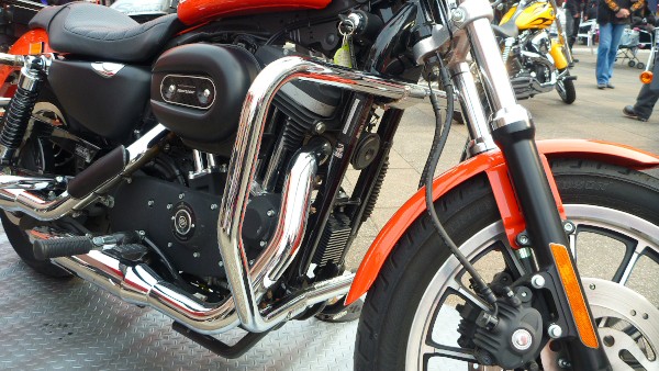 エンジンガードって教習車みたいでカッコ悪い バイクと