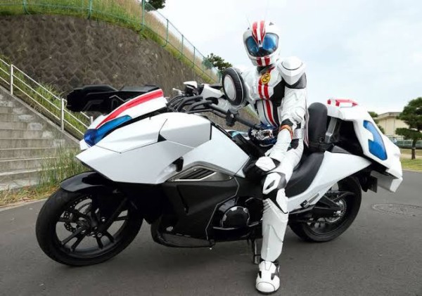 ホンダ Nm4 が生産終了 近未来を迎える前に近未来バイクが終わりを告げる バイクと