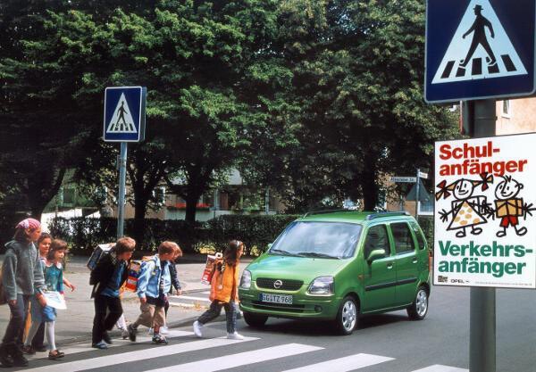 日本の車はなぜ信号のない横断歩道で止まらないの ドイツ 止まらない車を通報する歩行者がいる 2chバイクのまとめ