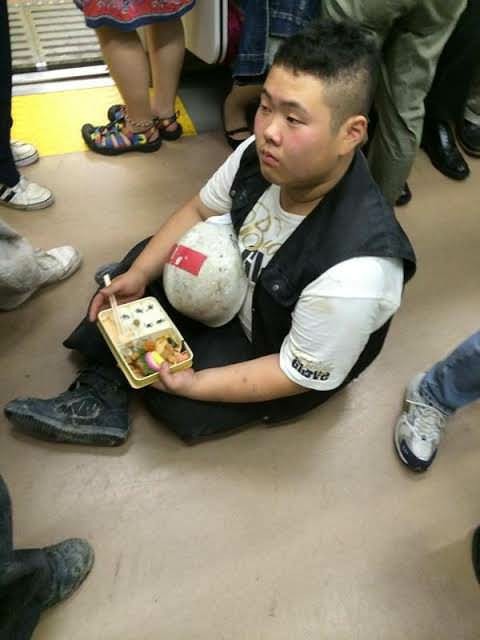 なんで土方って作業着で電車乗ってんの サッカー少年がユニフォームで乗るか Footuse サッカーまとめ
