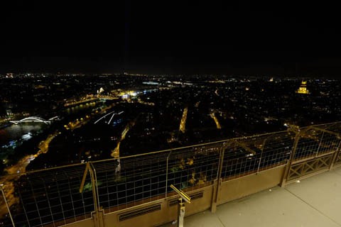 エッフェル塔 Top Floorへ 欧州出張の旅25 まもるの旅景色