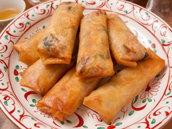 きのう何食べた？」（よしながふみ）の春巻き、ゆで卵とベーコン入り