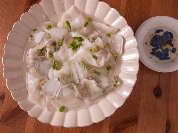 波飛沫せし家政婦さん」（小池田マヤ）の炊きたてごはんの卵かけ