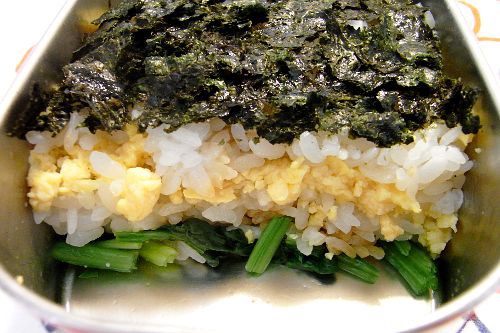のんちゃんのり弁」（入江喜和） のホウレンソウといり卵ののり弁