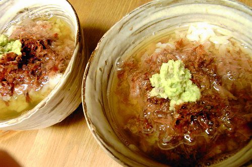 おせん」（きくち正太）の鰹節と山葵のお茶漬け : マンガ食堂
