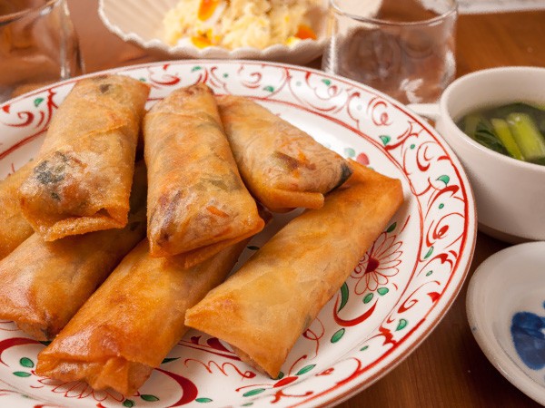 きのう何食べた？」（よしながふみ）の春巻き、ゆで卵とベーコン入り