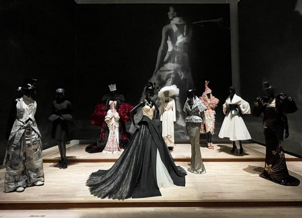 クリスチャン・ディオール、 夢のクチュリエ : 東京倶樂部☆CLUB