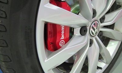 スタッフ日誌】Brembo GT Kitをゴルフ7に装着 : maniacs Blog