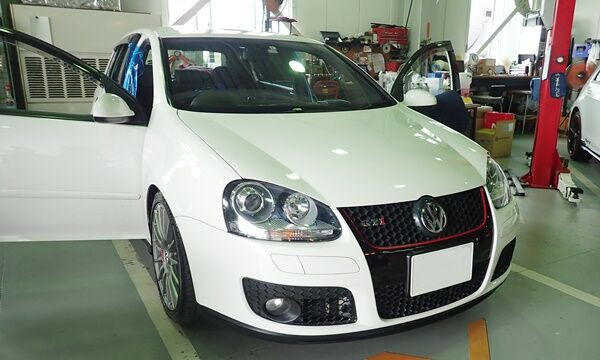 スタッフ日誌】Golf5GTIにRECAROのお取り付けをさせて頂きました