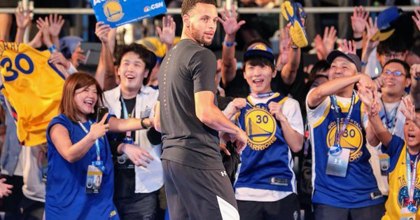 Nba 3年ぶりにステフィン カリーが来日 圧巻のスリーポイントから まさかのプロ野球の始球式まで 兼丸昌也の熱闘バスケブログ