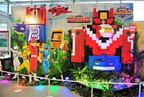 動物戦隊ジュウオウジャー5人等身大パネルやジュウオウキング大型模型と記念撮影など 人気アニメ ヒーロー大集合テレビ朝日キャラクターフェス16 16年5月8日 予定 まで サメ シャチ好き集まれ情報局