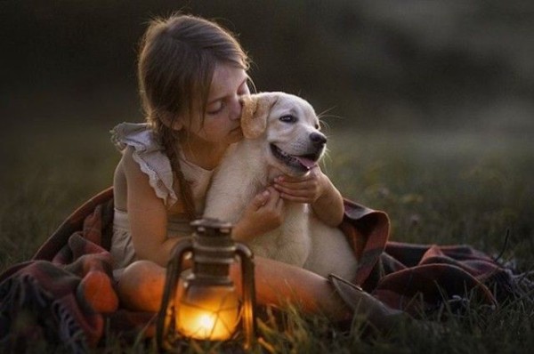 ロシアの写真家による 優しさに満ちた子供と動物たちの写真集 マランダー