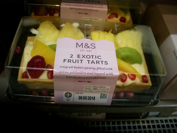 高級ｽｰﾊﾟｰM&S(ﾏｰｸｽ&ｽﾍﾟﾝｻｰ)に見る英国の食物(ﾋﾞｸﾄﾘｱ駅近くｼｮｯﾋﾟﾝｸﾞﾓｰﾙCardinal Place店) :  ﾛﾝﾄﾞﾝ(穴場)ﾀﾀﾞｶﾞｲﾄﾞ写真編 London photo guide blog