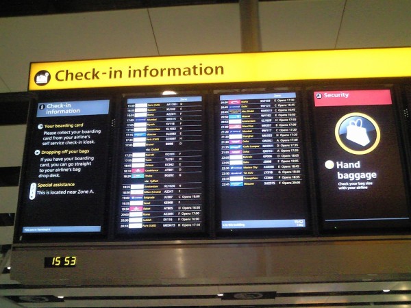 ﾋｰｽﾛｰ空港ﾀｰﾐﾅﾙ4免税店 Costa Coffee Heathrow Airport Terminal 4 ﾛﾝﾄﾞﾝ 穴場 ﾀﾀﾞｶﾞｲﾄﾞ写真編 London Photo Guide Blog Nemi