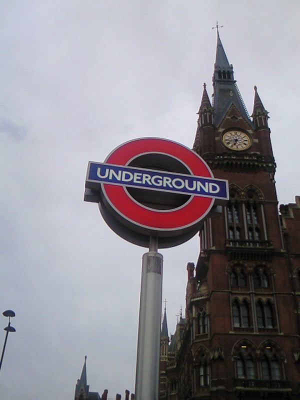 英語の勉強にもなる!?ﾛﾝﾄﾞﾝの鉄道＆地下鉄＆ﾊﾞｽの表示・案内(London transport signs) : ﾛﾝﾄﾞﾝ(穴場)ﾀﾀﾞｶﾞｲﾄﾞ写真編  London photo guide blog