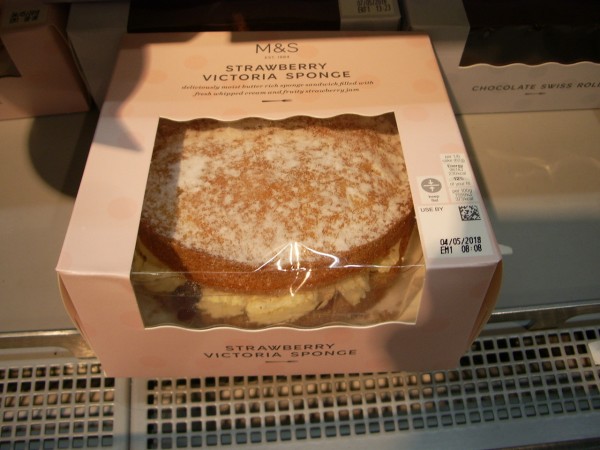 高級ｽｰﾊﾟｰM&S(ﾏｰｸｽ&ｽﾍﾟﾝｻｰ)に見る英国の食物(ﾋﾞｸﾄﾘｱ駅近くｼｮｯﾋﾟﾝｸﾞﾓｰﾙCardinal Place店) :  ﾛﾝﾄﾞﾝ(穴場)ﾀﾀﾞｶﾞｲﾄﾞ写真編 London photo guide blog