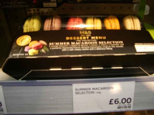 高級ｽｰﾊﾟｰM&S(ﾏｰｸｽ&ｽﾍﾟﾝｻｰ)に見る英国の食物(ﾋﾞｸﾄﾘｱ駅近くｼｮｯﾋﾟﾝｸﾞﾓｰﾙCardinal Place店) :  ﾛﾝﾄﾞﾝ(穴場)ﾀﾀﾞｶﾞｲﾄﾞ写真編 London photo guide blog