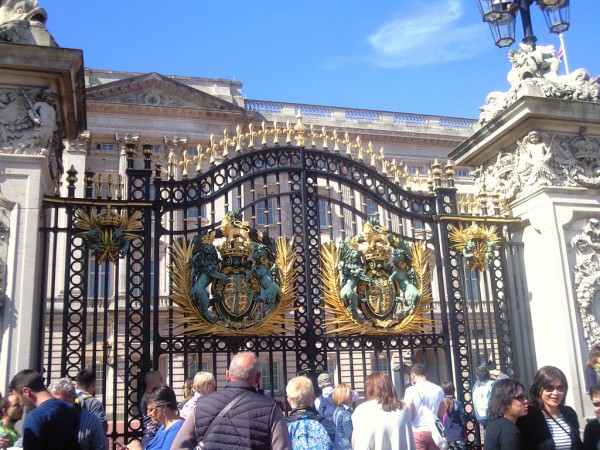 ﾊﾞｯｷﾝｶﾞﾑ宮殿 Buckingham Palace ﾛﾝﾄﾞﾝ 穴場 ﾀﾀﾞｶﾞｲﾄﾞ写真編 London Photo Guide Blog Nemi