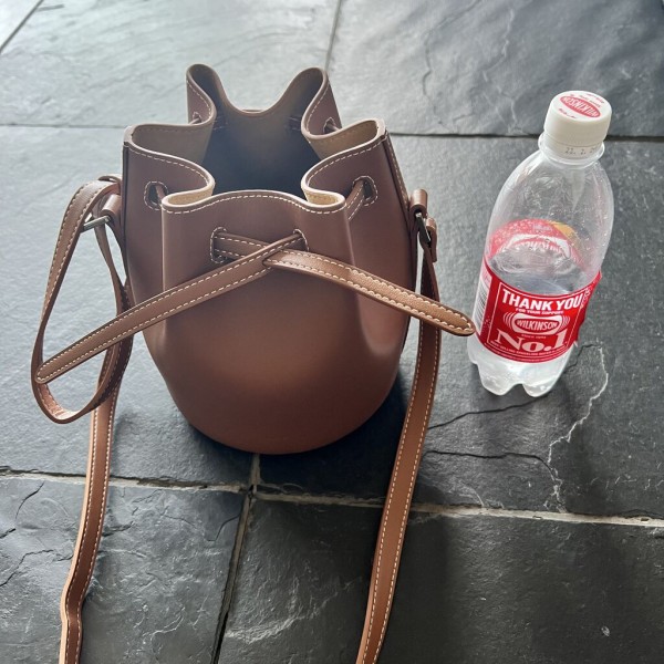 美品✨ VASIC club mini ショルダーバッグ ブラウン 巾着型 国内発送☆VASIC☆CLUB MINI ショルダーバッグ スプリットレザー