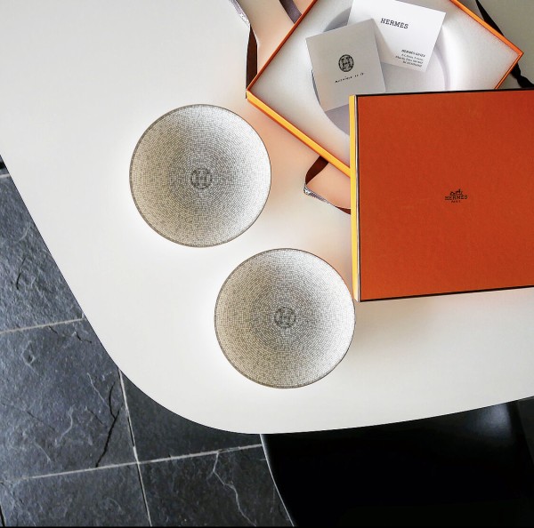 HOME】HERMESのテーブルウェア。モザイク24プラチナのパン