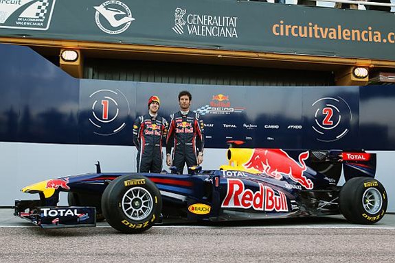 レッドブルF1 遂にベールを脱いだレッドブルの2022年型F1「RB18」 目を引く