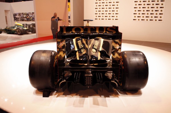 ロータス・ルノーGP、2011年マシン・カラーリングを披露 : F1通信