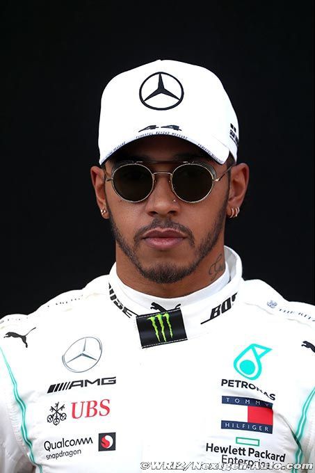 ルイス・ハミルトン ヘルメット写真 レーシングスーツ写真：2019