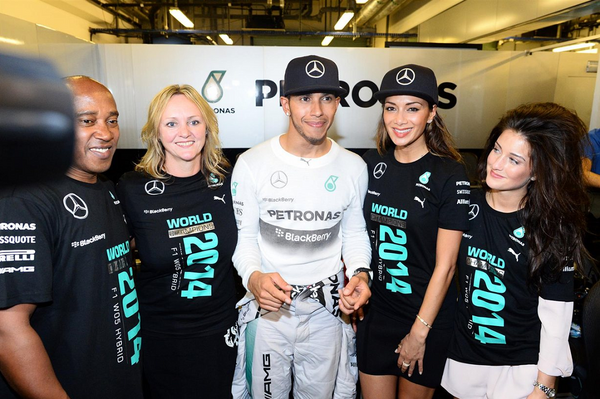 一部破損あり　ルイスハミルトン　2014アブダビGP ワールドチャンピオン 一部破損あり ルイスハミルトン 2014アブダビGP ワールド