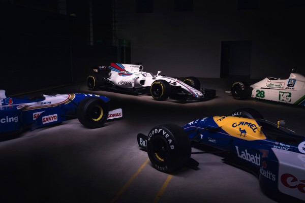 ウィリアムズFW40 画像7枚 シャークフィン型エンジンカバー : F1通信