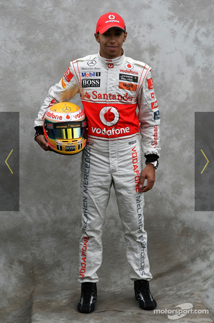ルイス・ハミルトン（マクラーレン）： 2011年F1レーシングスーツ写真 